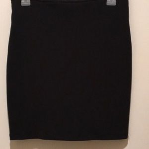 STRAIGHT BLACK SKIRT BY CACH’E ZIP UP BACK SzM EUC